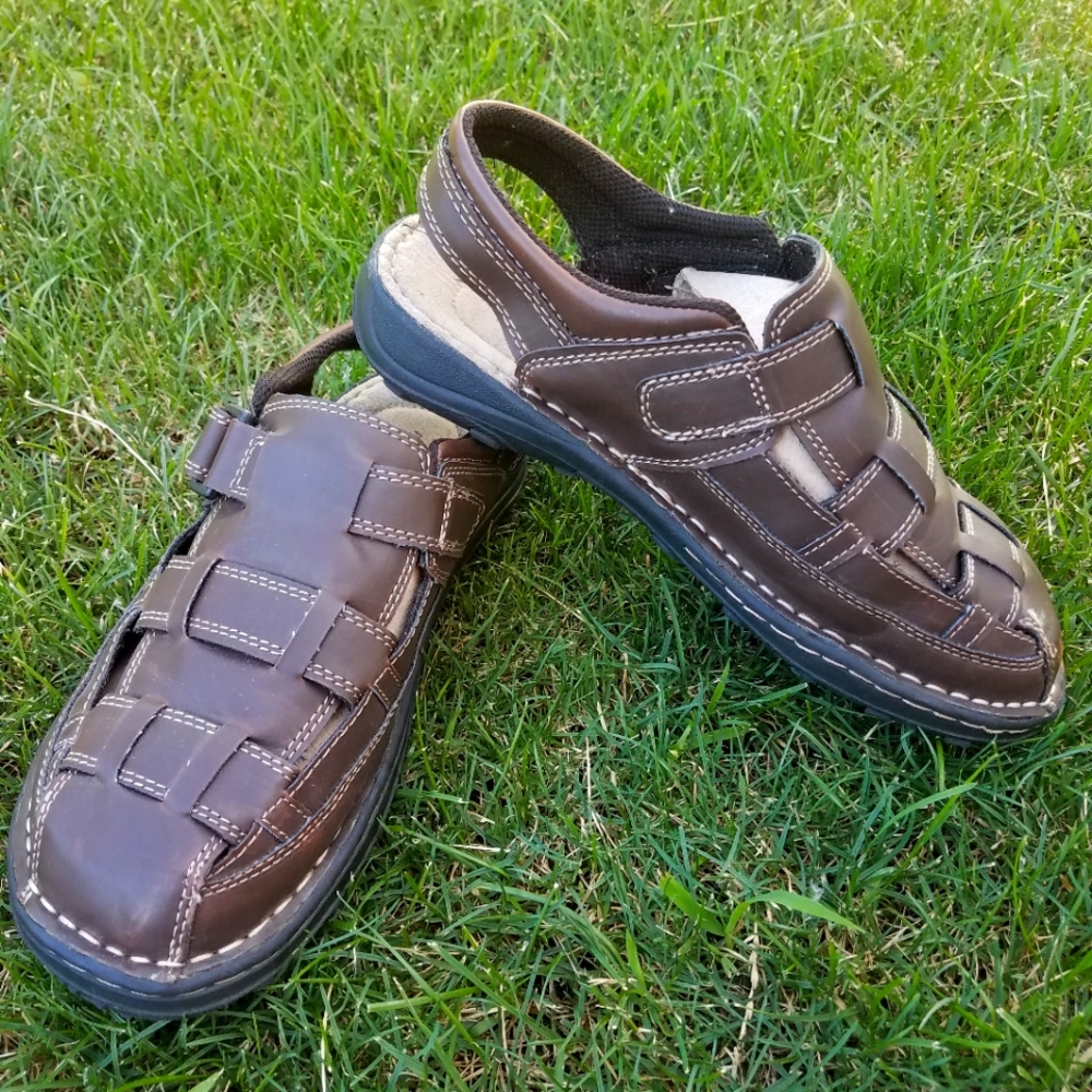 NWOB Arizona Brown  Men's Sandals Size 6